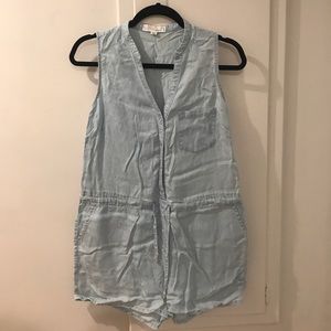 Cute chambray romper Sz S